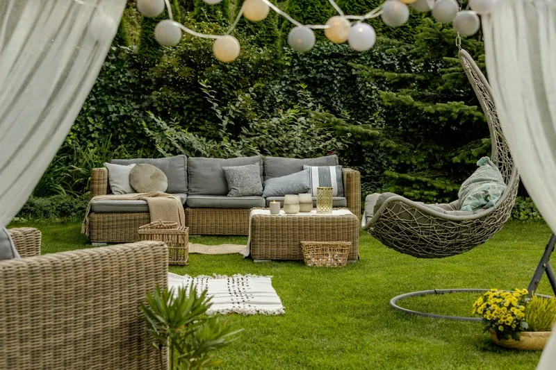 Home and Garden Store Comparison